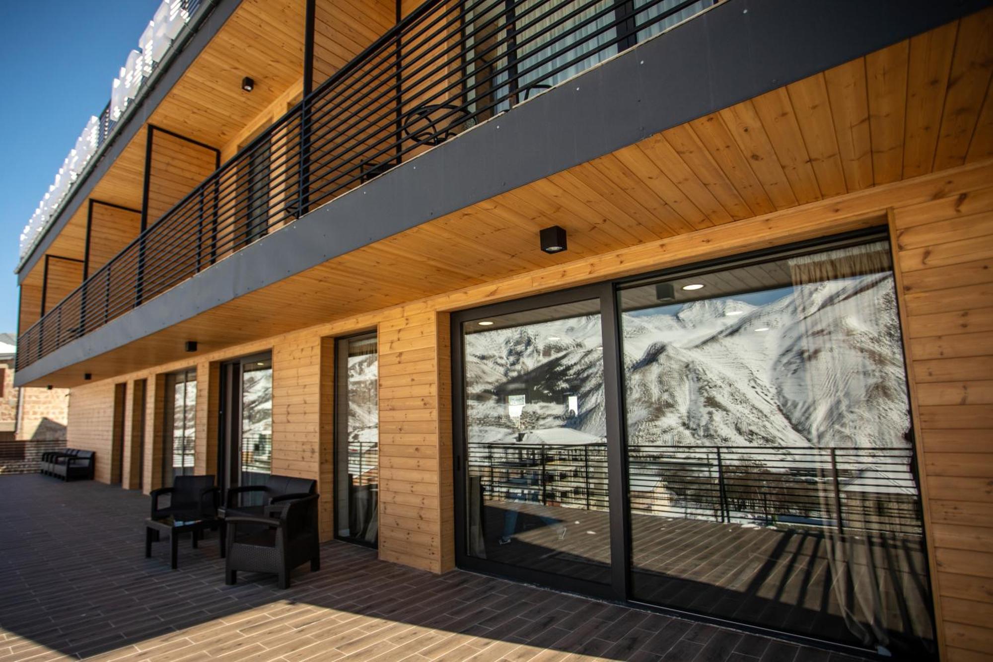 Kazbegi Hotel Grand View מראה חיצוני תמונה