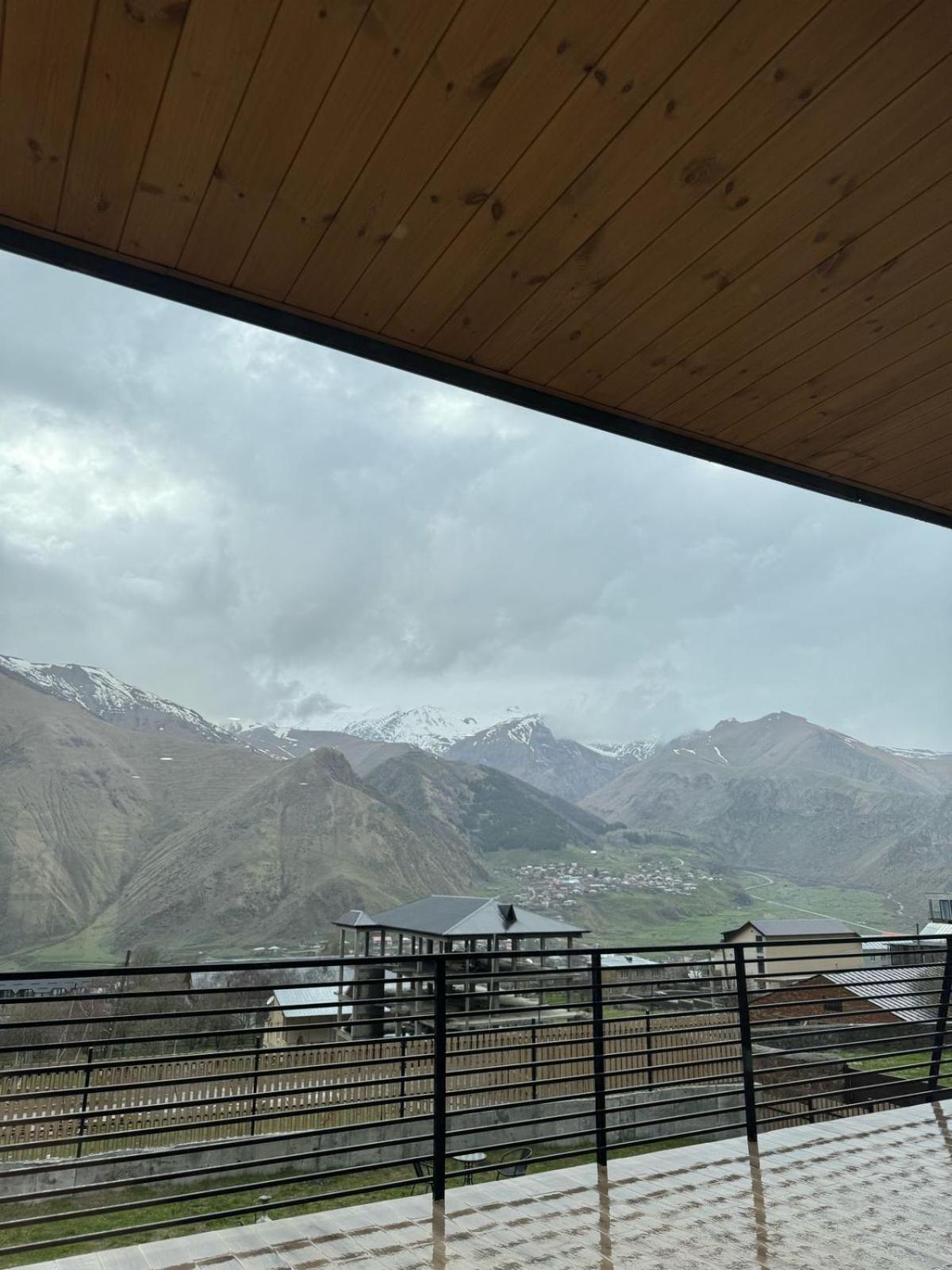 Kazbegi Hotel Grand View מראה חיצוני תמונה