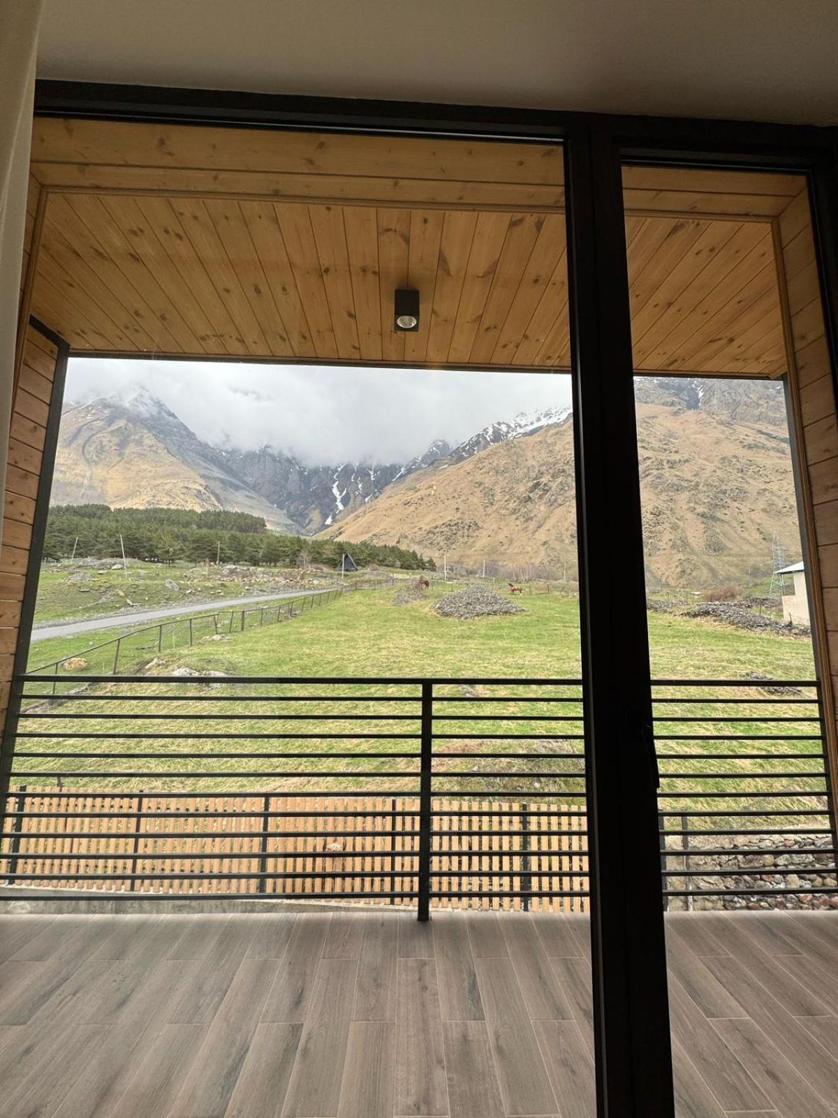 Kazbegi Hotel Grand View מראה חיצוני תמונה